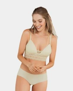 Lace Detail Contour Bralette -Fitted Clothes Shop 011992 898 1200x1500 2021 4