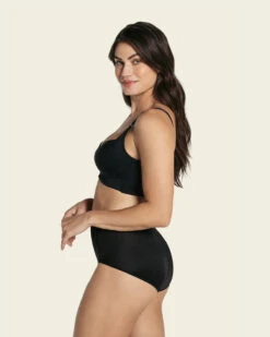 Classic High-cut Compression Knicker -Fitted Clothes Shop 0243 700 1200x1500 2023 4