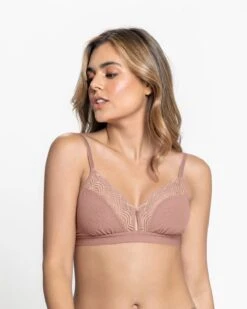 Triangle Lace Bralette With Buttonhole Cutout -Fitted Clothes Shop 091025 281 1200x1500 2022 UPD 1