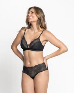 Triangle Lace Bralette With Buttonhole Cutout -Fitted Clothes Shop 091025 700 1200x1500 2022 UPD 3