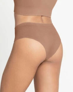 High-Tech Seamless Mid-Rise Cheeky Knicker -Fitted Clothes Shop 092030 857 1200X1500 1