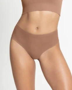 High-Tech Seamless Mid-Rise Cheeky Knicker -Fitted Clothes Shop 092030 857 1200X1500 2