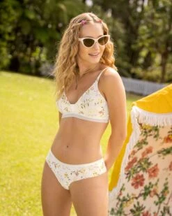 2-Pack Super-Soft Low-Rise Cheeky Knickers -Fitted Clothes Shop 12989X2 S06 1200X1500 5