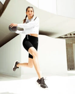 Short-Cut String Hoodie Sport Silhouette -Fitted Clothes Shop 195366 000 1200X1500 5