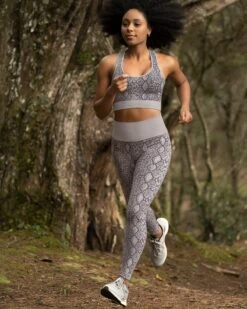 Reversible High-tech Seamless Sports Bra -Fitted Clothes Shop 195369 750 1200X1500 5