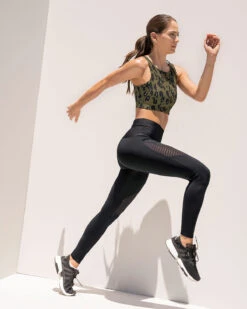 Eco-Friendly High-Neck Graphic Sports Bra Made Of Recycled Plastic -Fitted Clothes Shop 195385 182 1200X1500 5