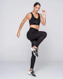 High-Tech Supportive Sports Bra 7 High-Tech Supportive Sports Bra -Fitted Clothes Shop 195392 700 1200X1500 3