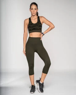 Seamless Capri LeggingQuick-Dry For Extra Breathability -Fitted Clothes Shop 195558P 695 1200X1500 4