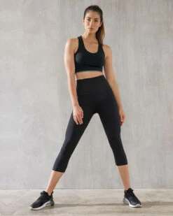 Seamless Capri LeggingQuick-Dry For Extra Breathability -Fitted Clothes Shop 195558P 700 1200x1500 2021 3