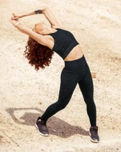 Sculpting High-Waisted Graphic Active Legging -Fitted Clothes Shop 195572 074 1200X1500 5