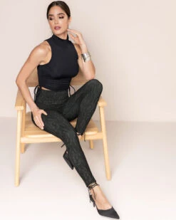 Reversible High-Waisted Active Shaper Legging -Fitted Clothes Shop 441005 068 1200X1500 6